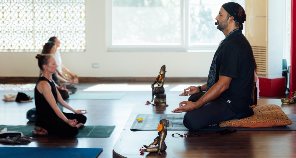 Yoga For Peace Of Mind: 5 Helpful Tips by Himalayan Yogi Anand Mehrotra